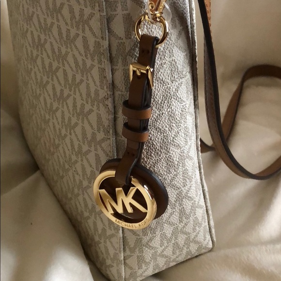 MK CROSSBODY MESSENGER BAG - Picture 2 of 7